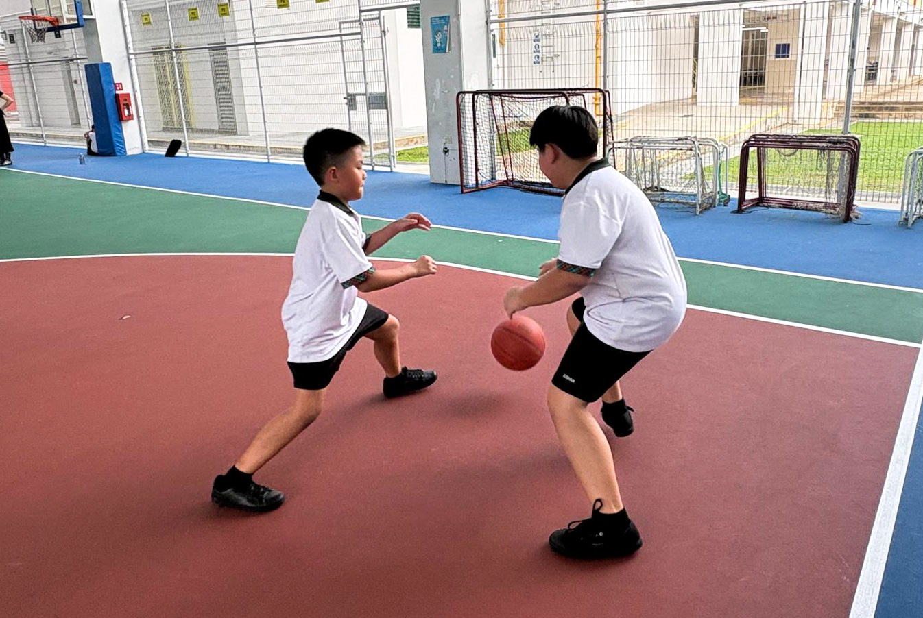 Students practising attacking and defensive tactics through a 1v1 dril